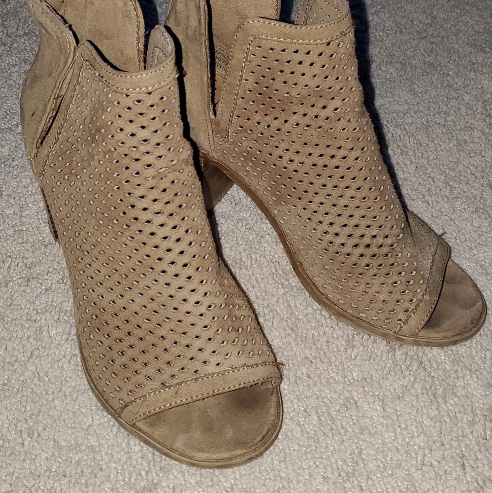Shoes - Picture 4 of 4
